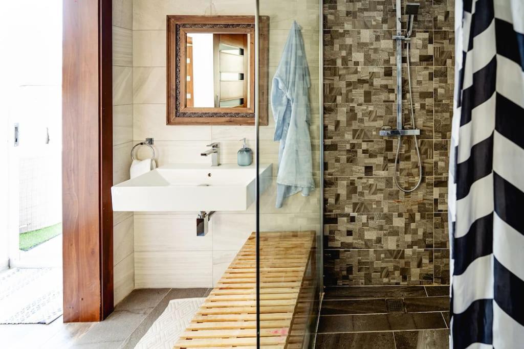 Appartement Luxury Designer Penthouse With Private Jacuzzi à Sliema Extérieur photo
